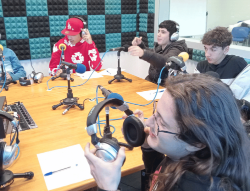 Jóvenes del QuedaT hacen radio hablando de deportes, música y relaciones